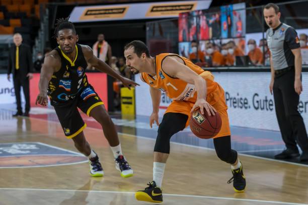 由于球队当 由于球队当