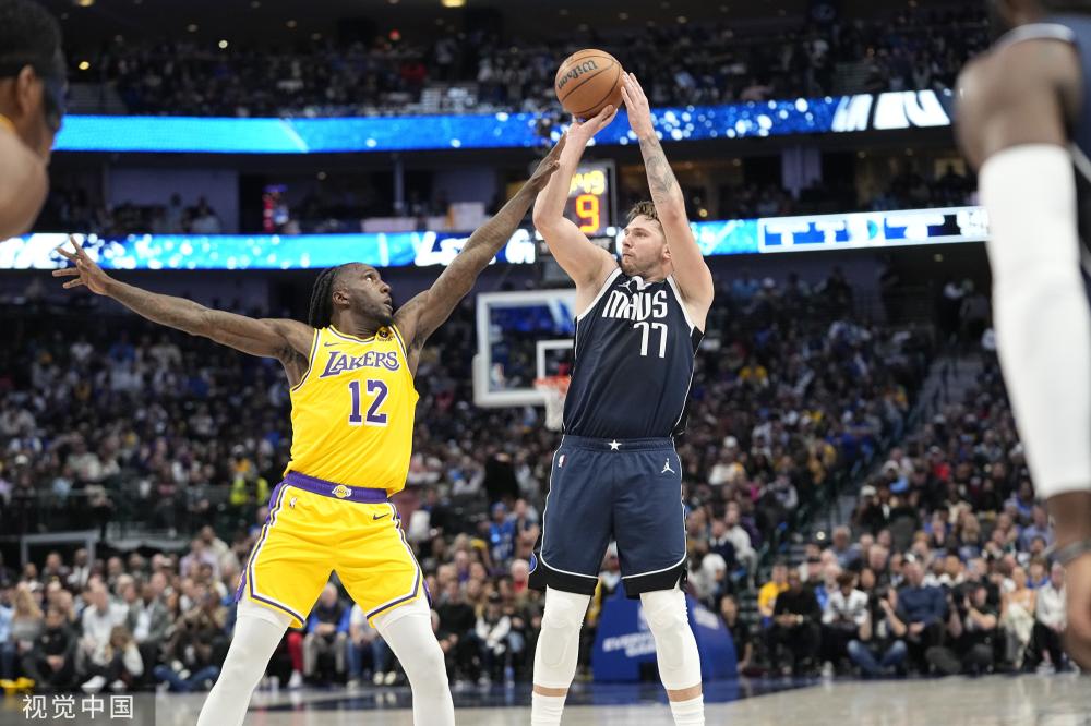 舞台的中央 舞台的中央